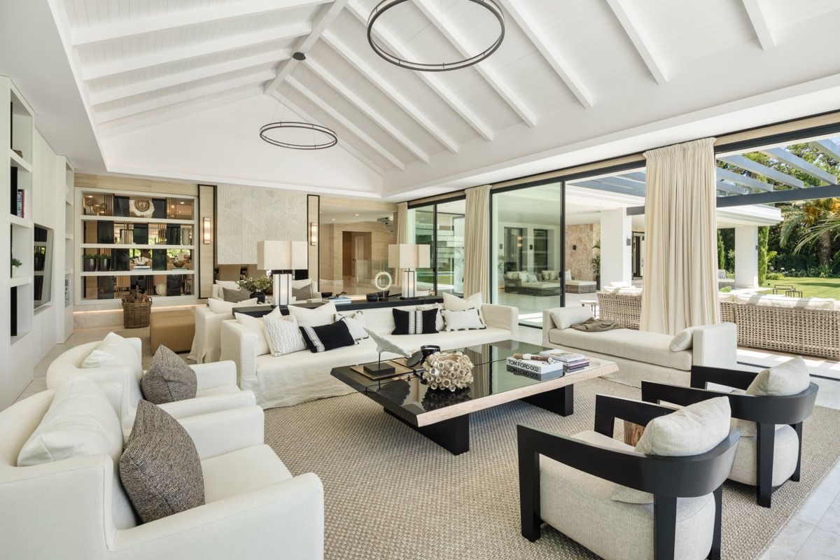 Guest bedroom with fitted furniture in 7-bedroom new-build villa, Puerto Banús