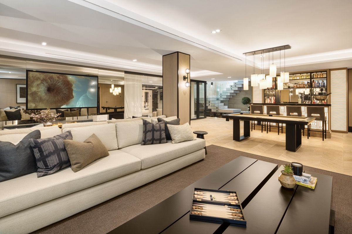 Covered outdoor dining area in new-build villa, Puerto Banús, Marbella