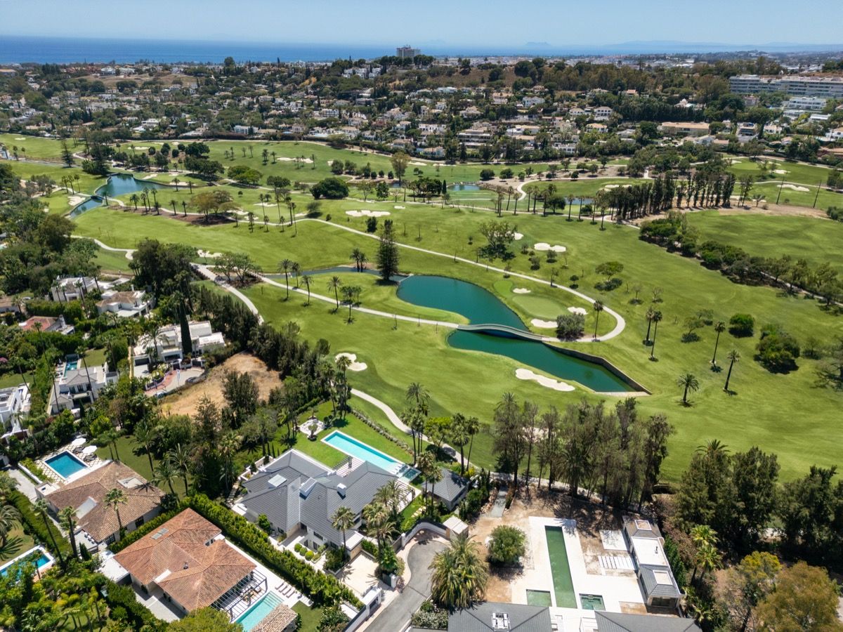 Aerial view of 2,742m2 villa plot in Puerto Banús, Marbella