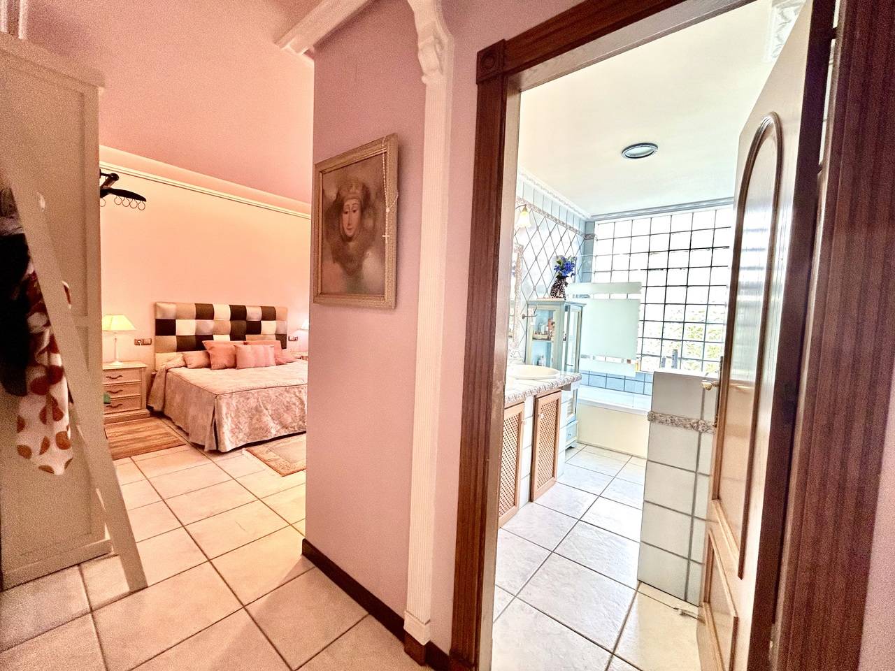 Upper-floor living area with open layout in 6-bedroom villa, Los Europeos