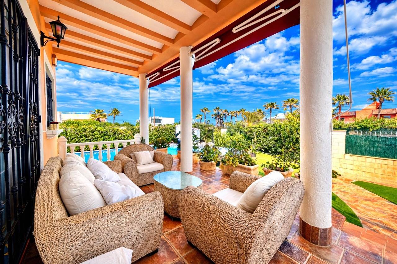 Ground-floor dining area in 6-bedroom villa, Los Europeos, Torrevieja