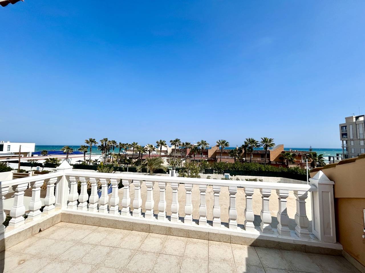 Double bedroom on the upper floor with window, Los Europeos villa