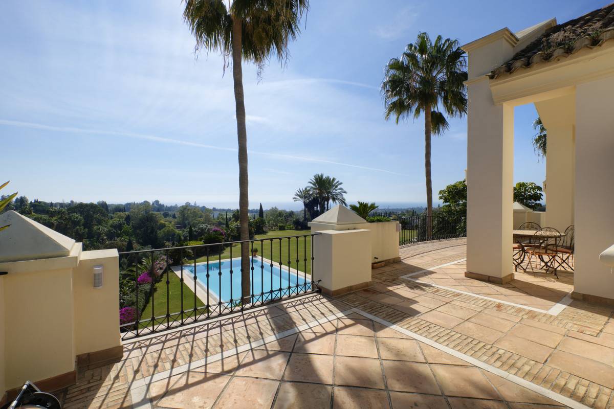 Mature planted garden and private pool of 5-bedroom villa, Las Lomas de Río Verde, Marbella