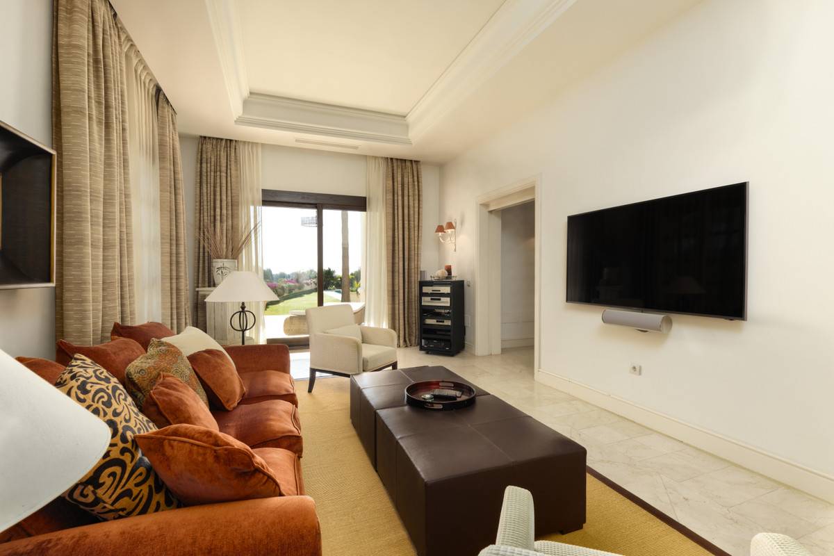 Master bedroom with dedicated dressing area in villa, Las Lomas de Río Verde, Marbella