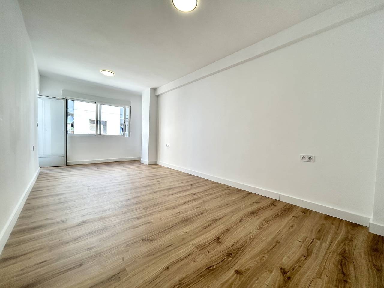 Interior finish detail in renovated 3-bedroom apartment, Centro, Torrevieja
