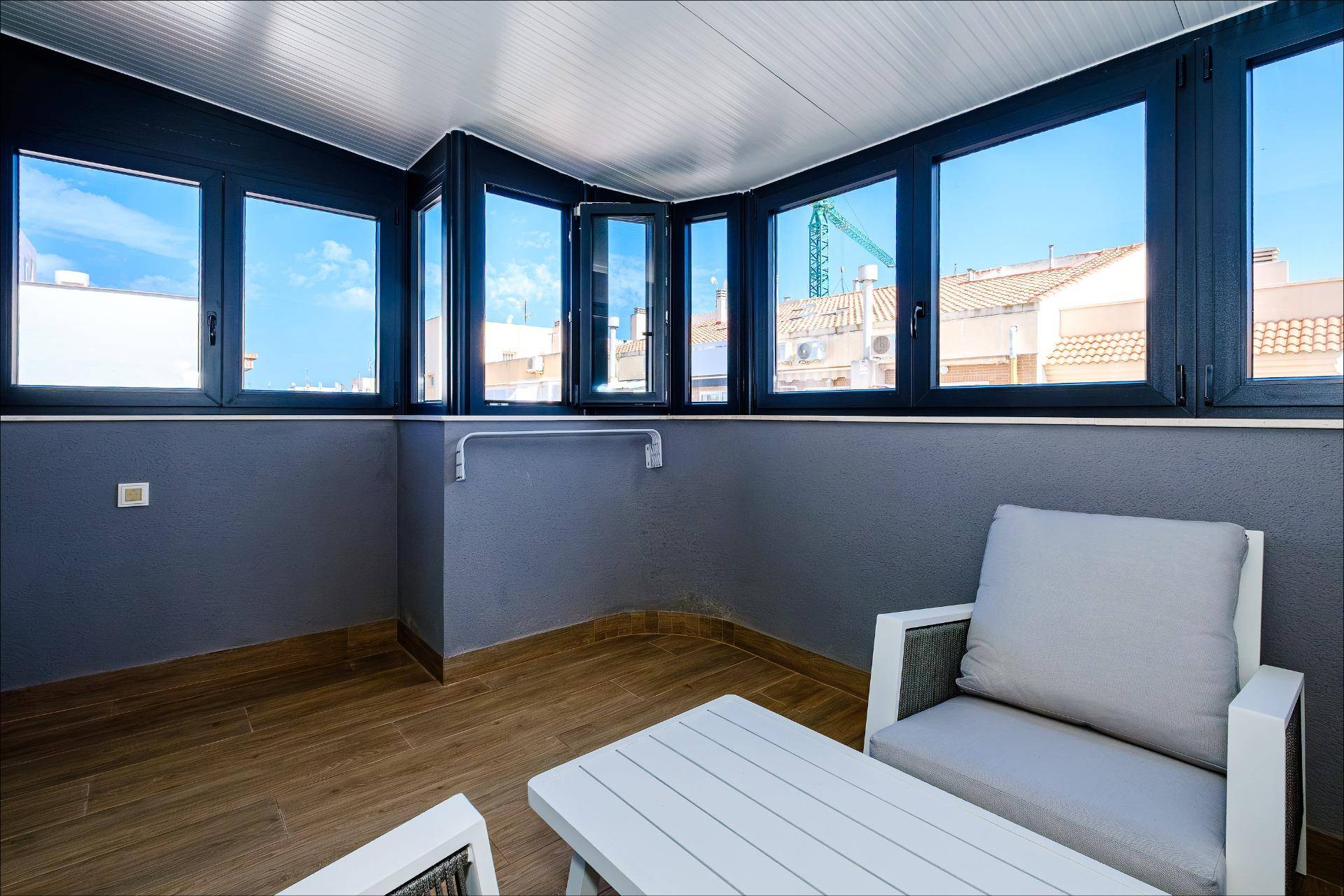 Kitchen appliances and fittings in 4-bedroom apartment, Torrevieja