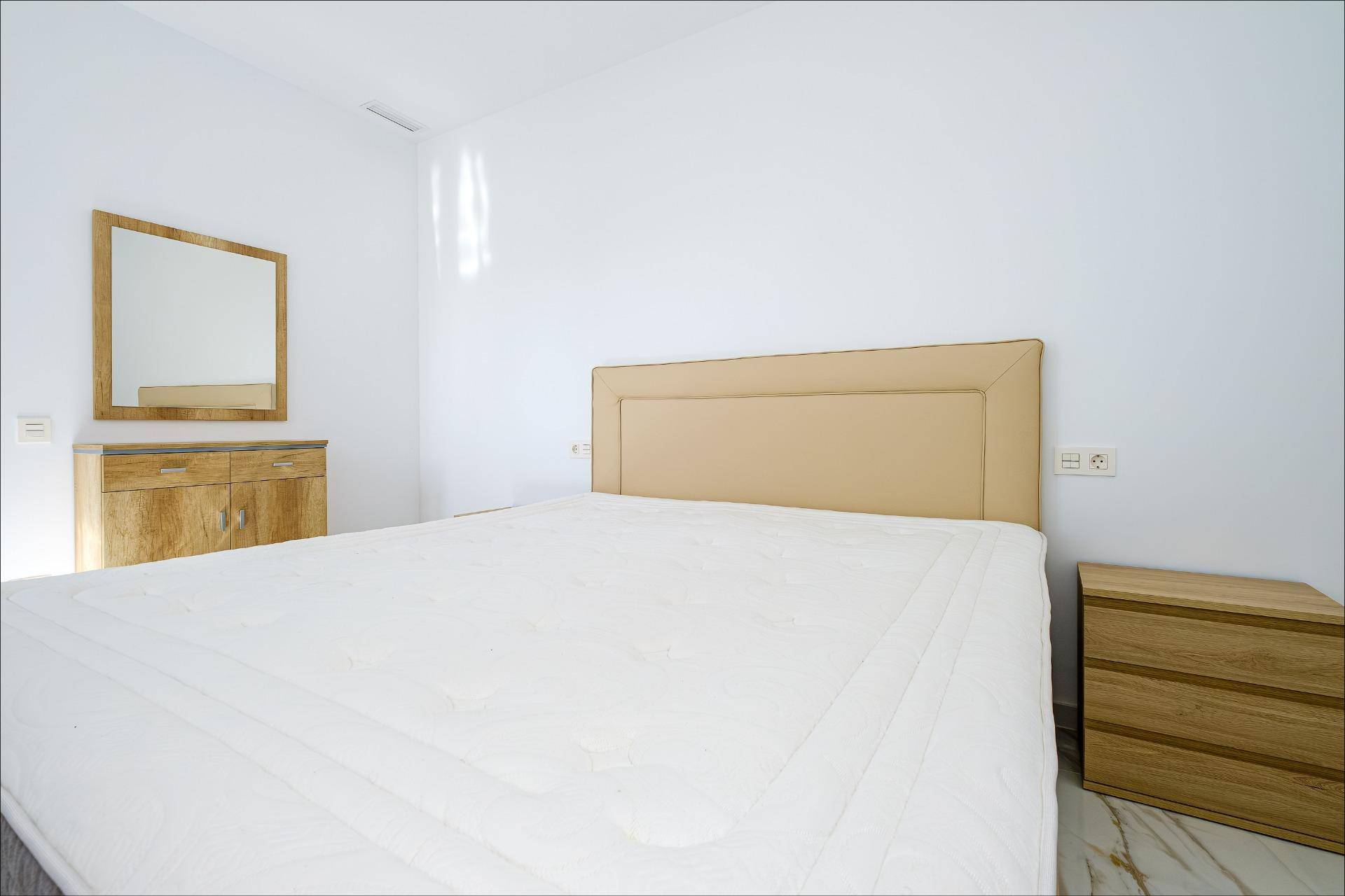 Bathroom wall and floor tiling in 4-bedroom apartment, Estación de Autobuses, Torrevieja