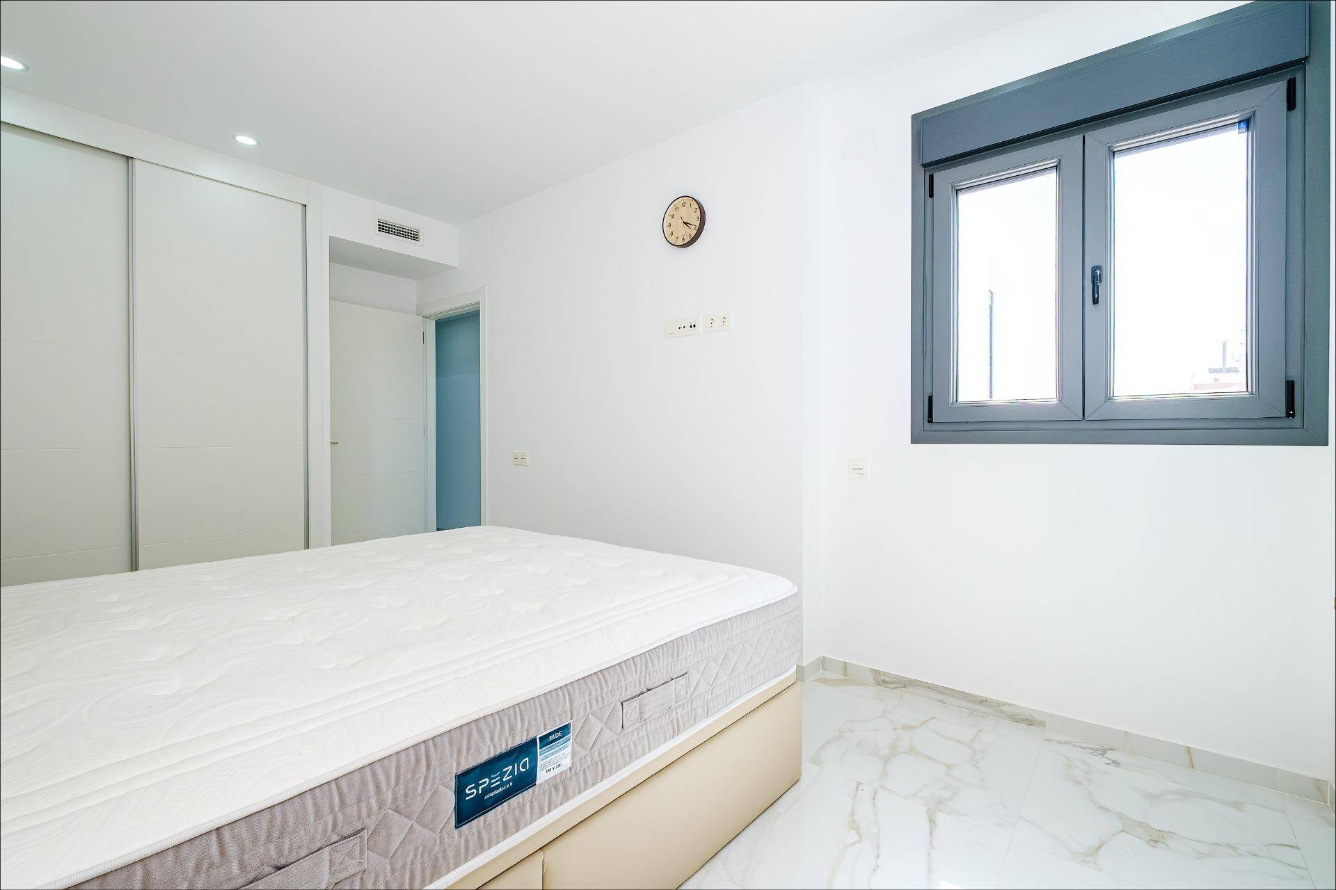 Bedroom floor and layout in 4-bedroom apartment, Torrevieja