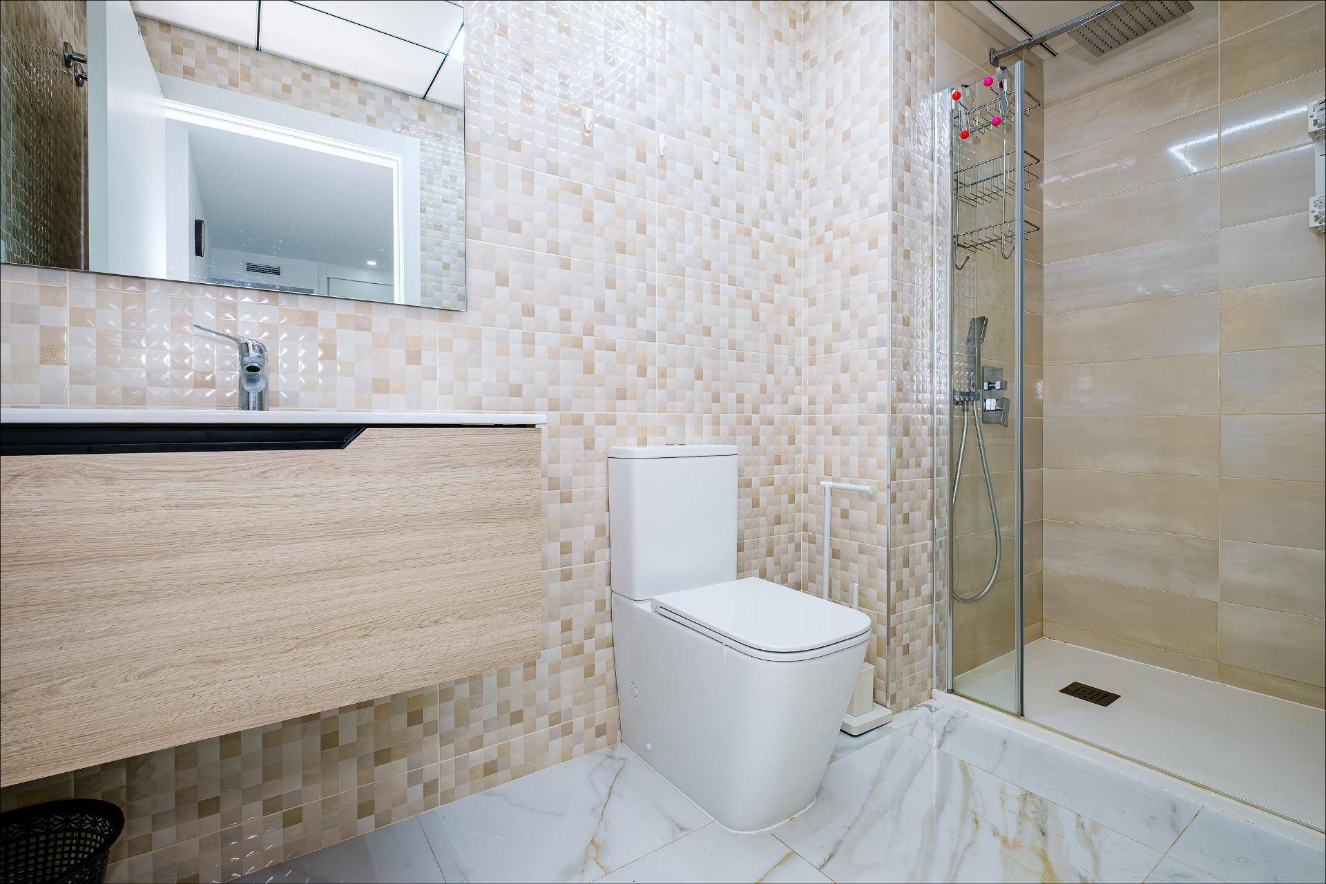 Kitchen counter and surface detail in 4-bedroom apartment, Torrevieja