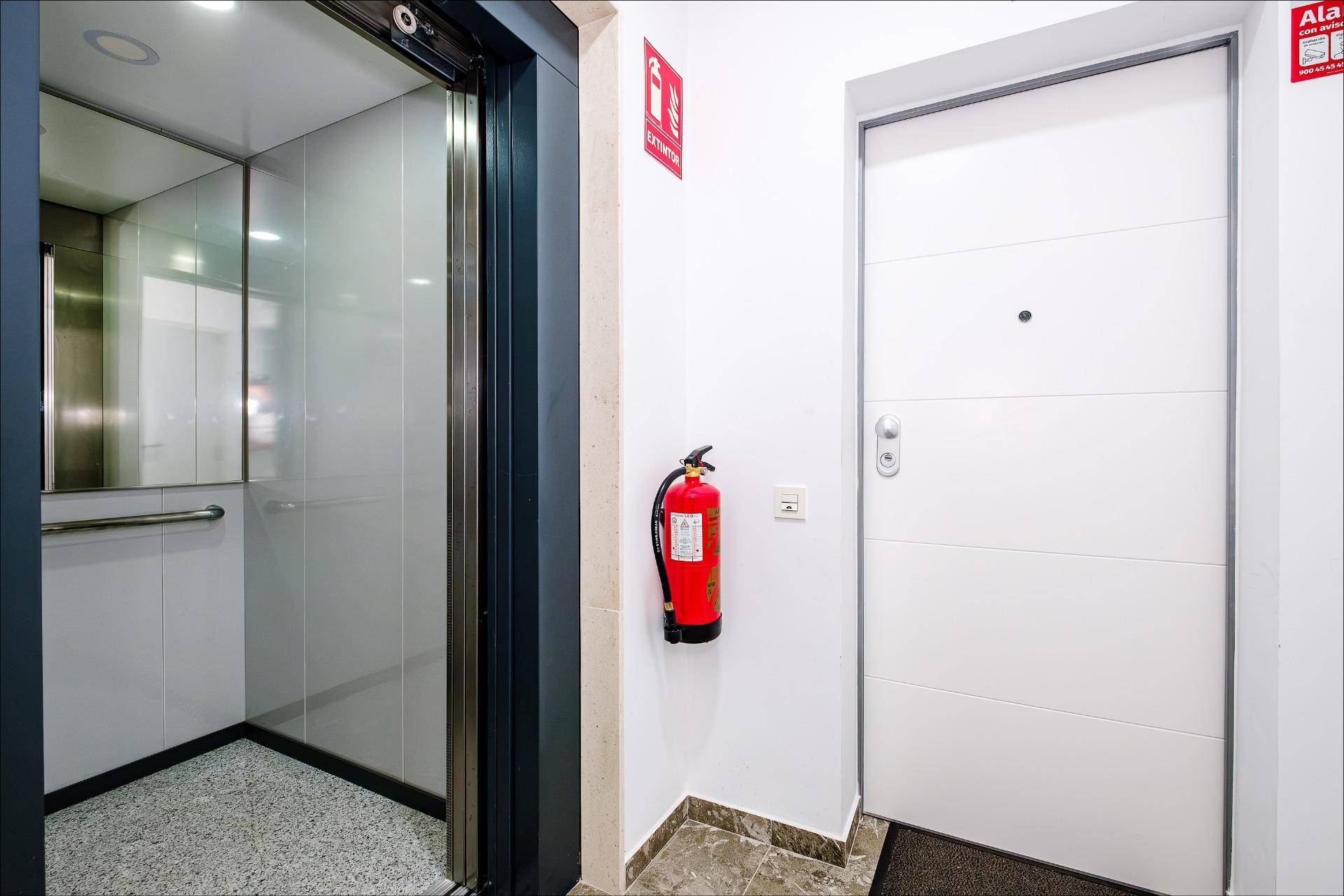 Fourth bedroom with fitted units in 4-bedroom apartment, Torrevieja