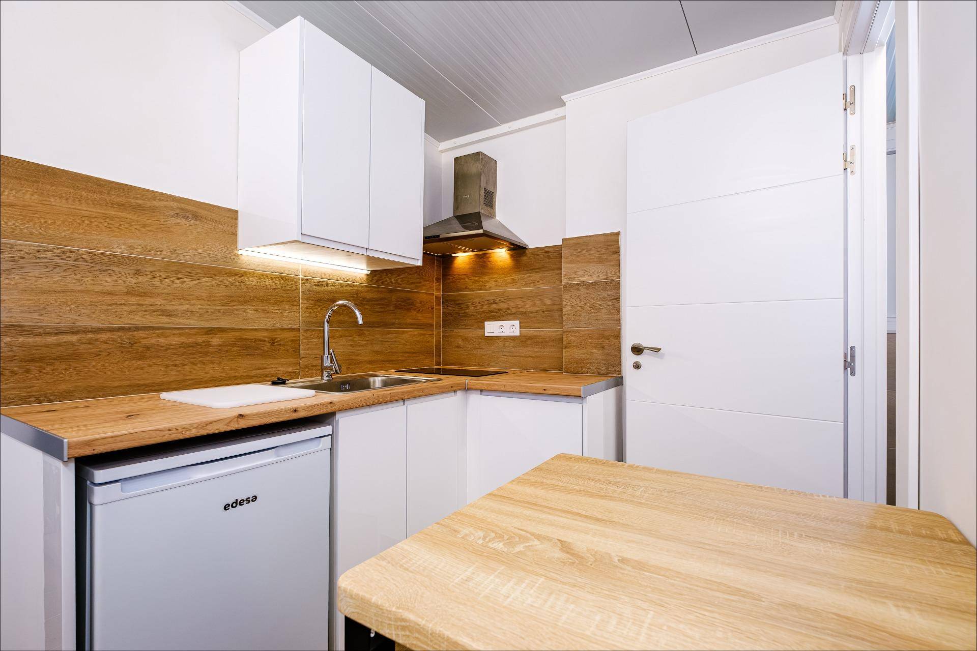 Bedroom ceiling and pendant light in 4-bedroom apartment, Torrevieja