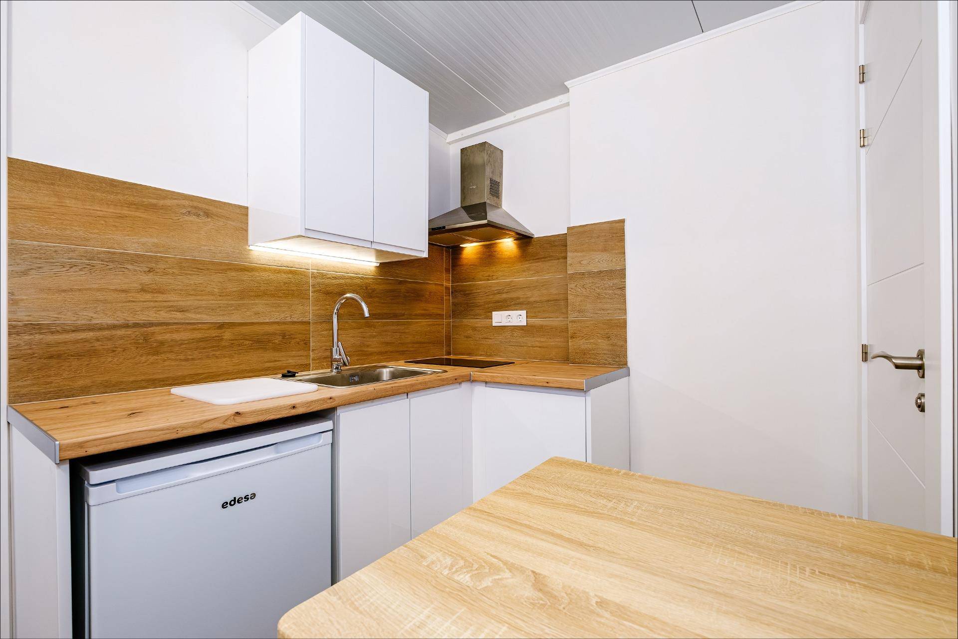 Kitchen splashback tile detail in 4-bedroom apartment, Estación de Autobuses, Torrevieja