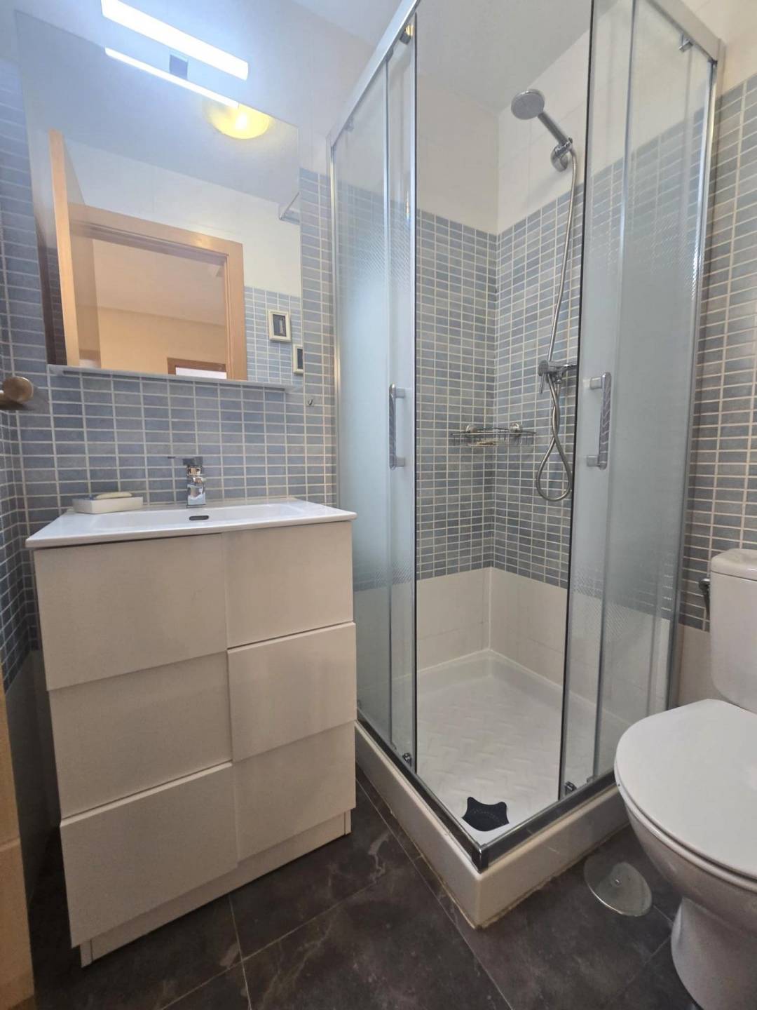 Bedroom window with natural light in ground-floor apartment, Centro, Torrevieja