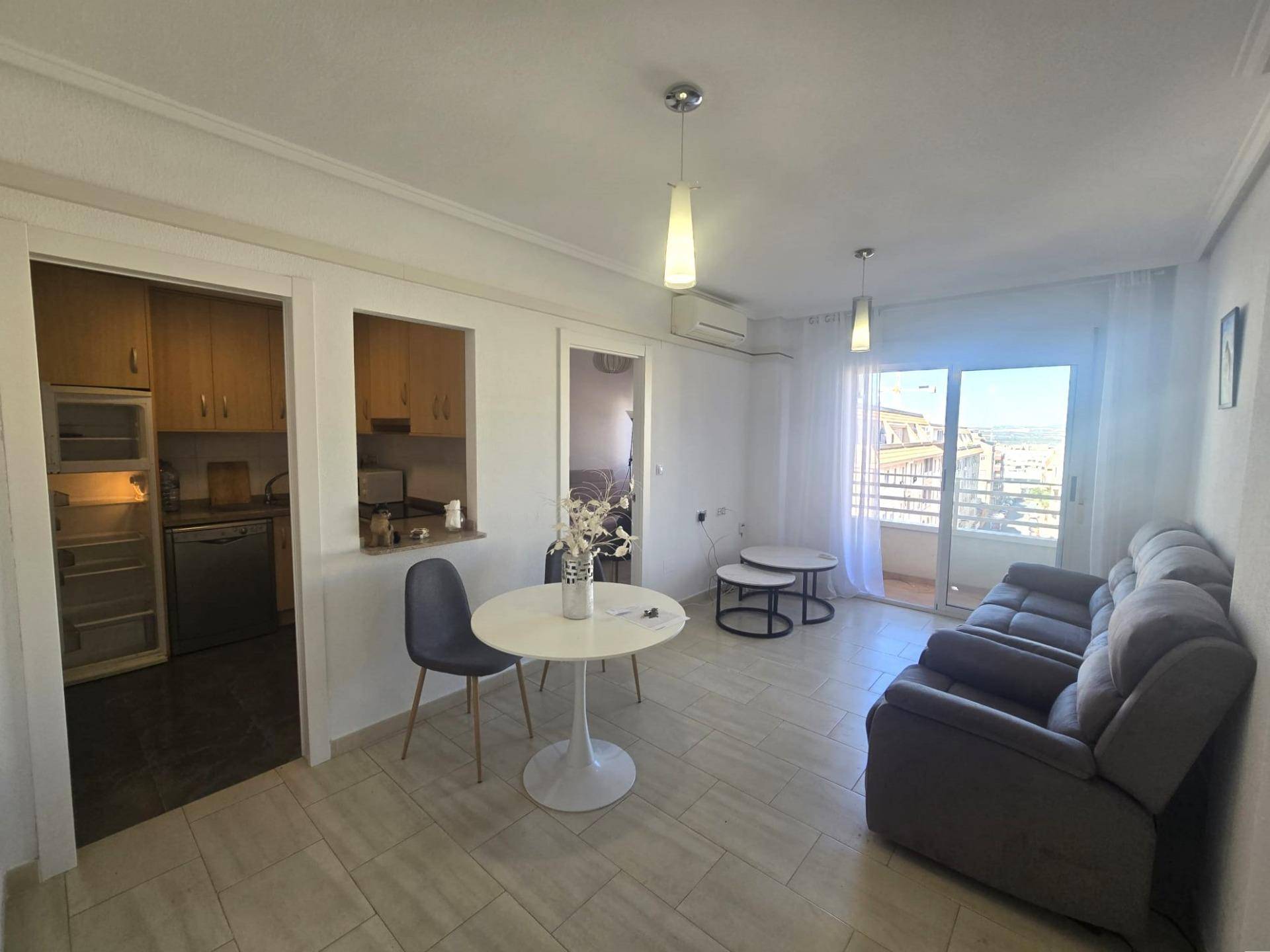 Open-plan kitchen and dining area in ground-floor apartment, Centro, Torrevieja