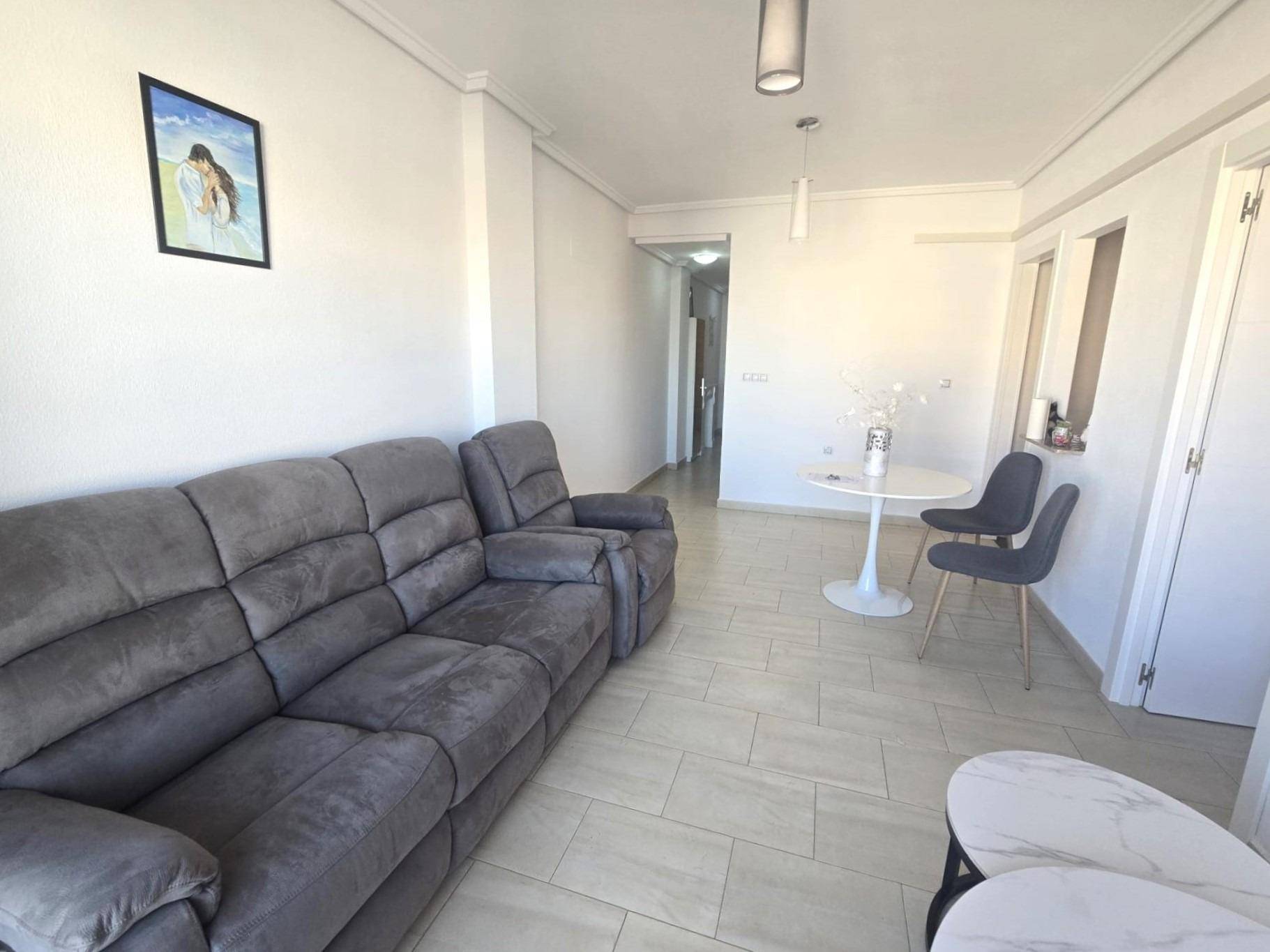 Kitchen with fitted appliances in 2-bedroom apartment, Centro, Torrevieja