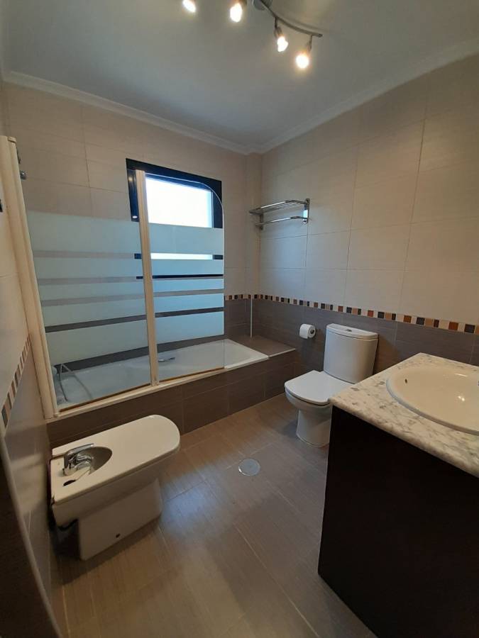 Basement room in 3-bedroom villa, Lo Marabú