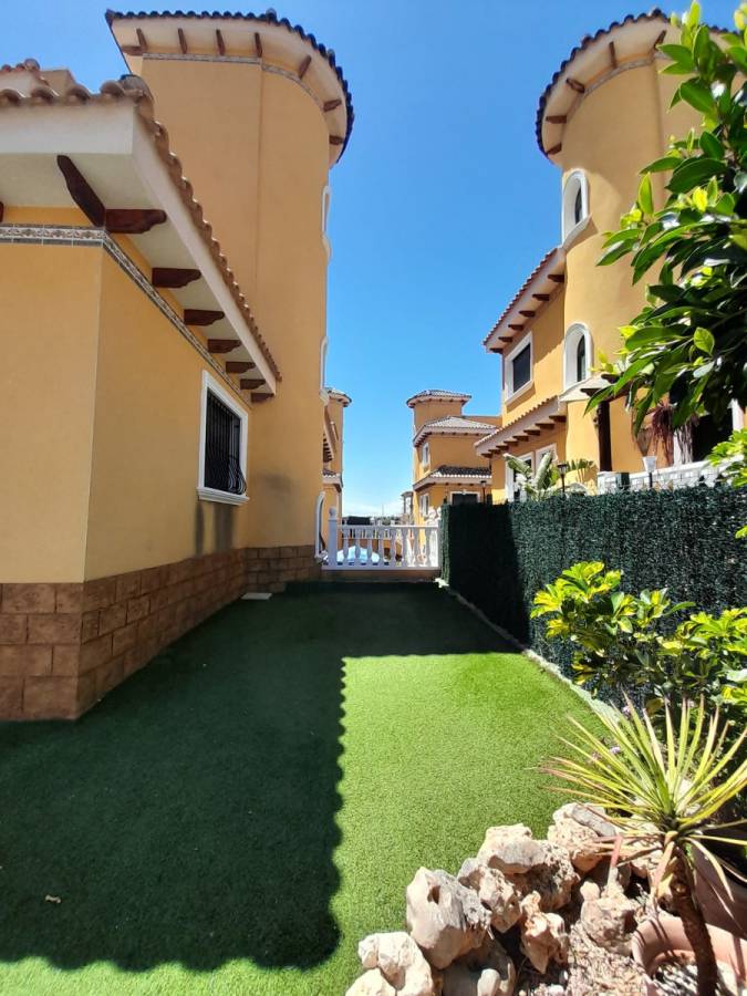 Exterior plot area of 209m2 at detached villa, Lo Marabú
