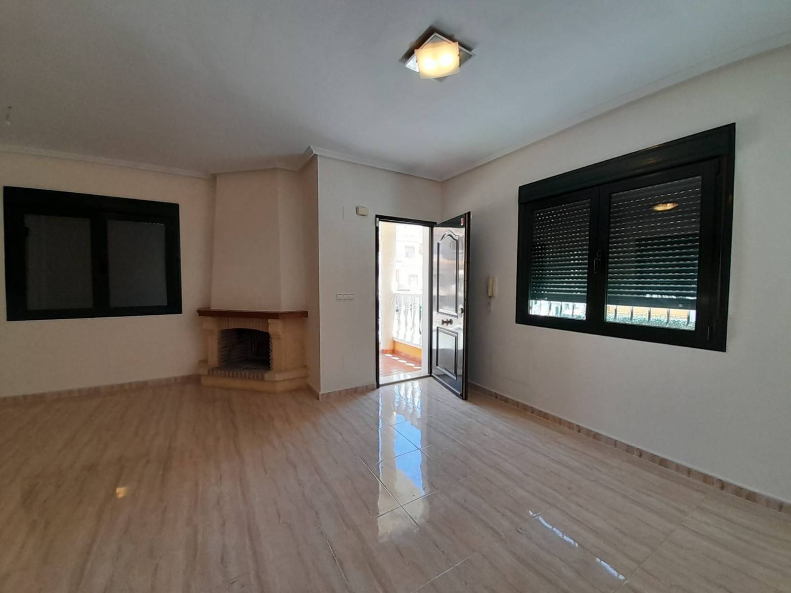 Communal pool area with paved surround, Lo Marabú, Rojales