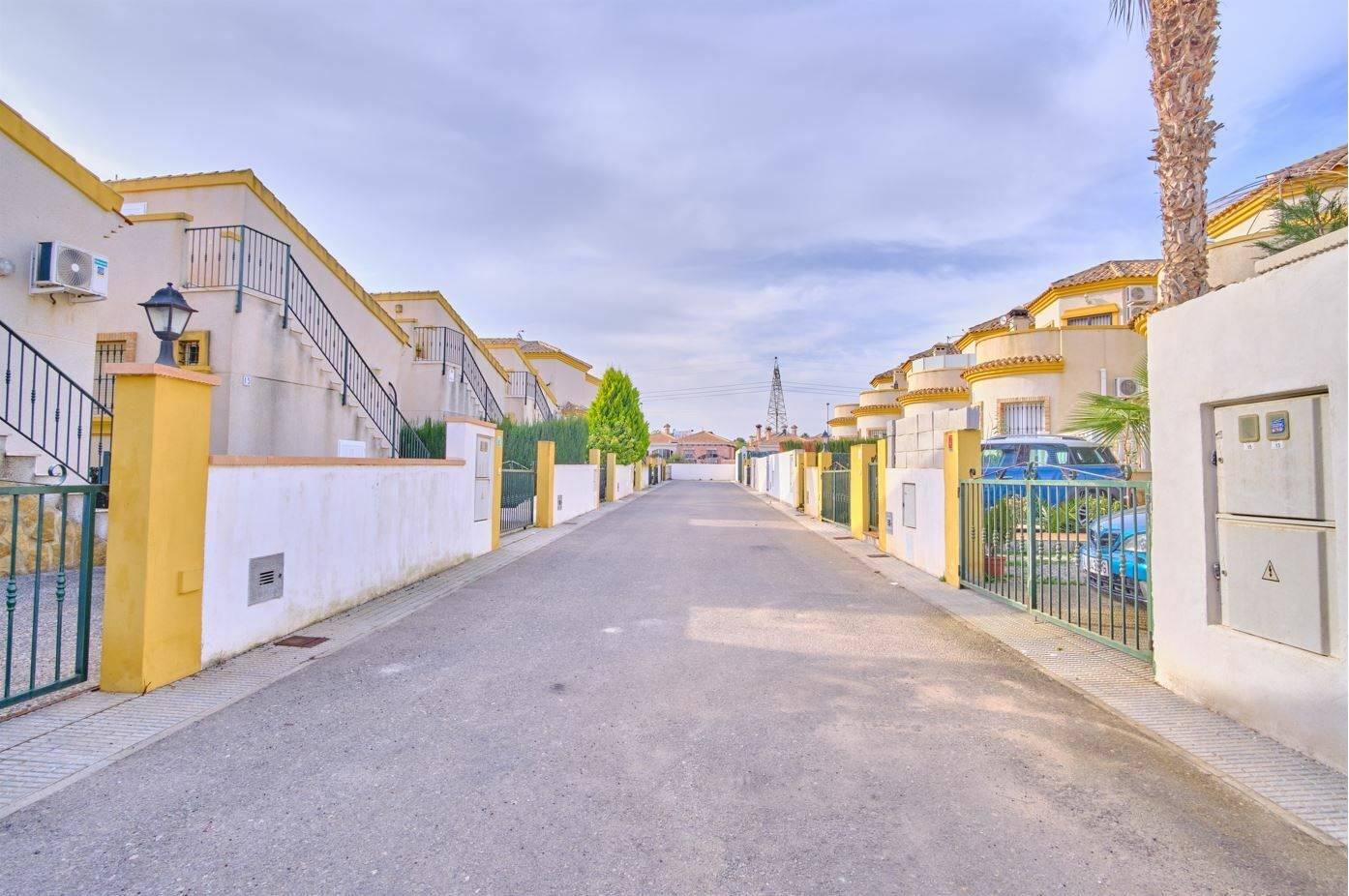 First 12 m2 terrace in south-facing villa, Los Montesinos, Alicante