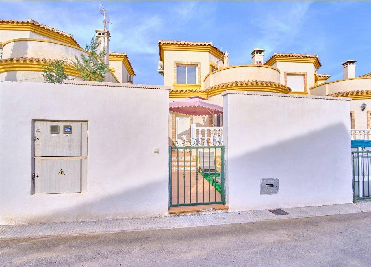 Kitchen appliances included with villa in Los Montesinos, Alicante
