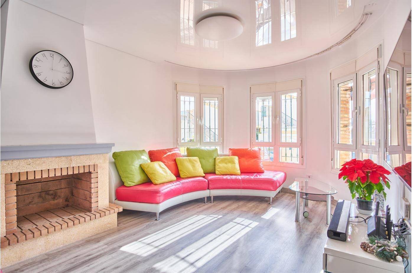 Living room with fireplace in refurbished 3-bedroom villa, Los Montesinos