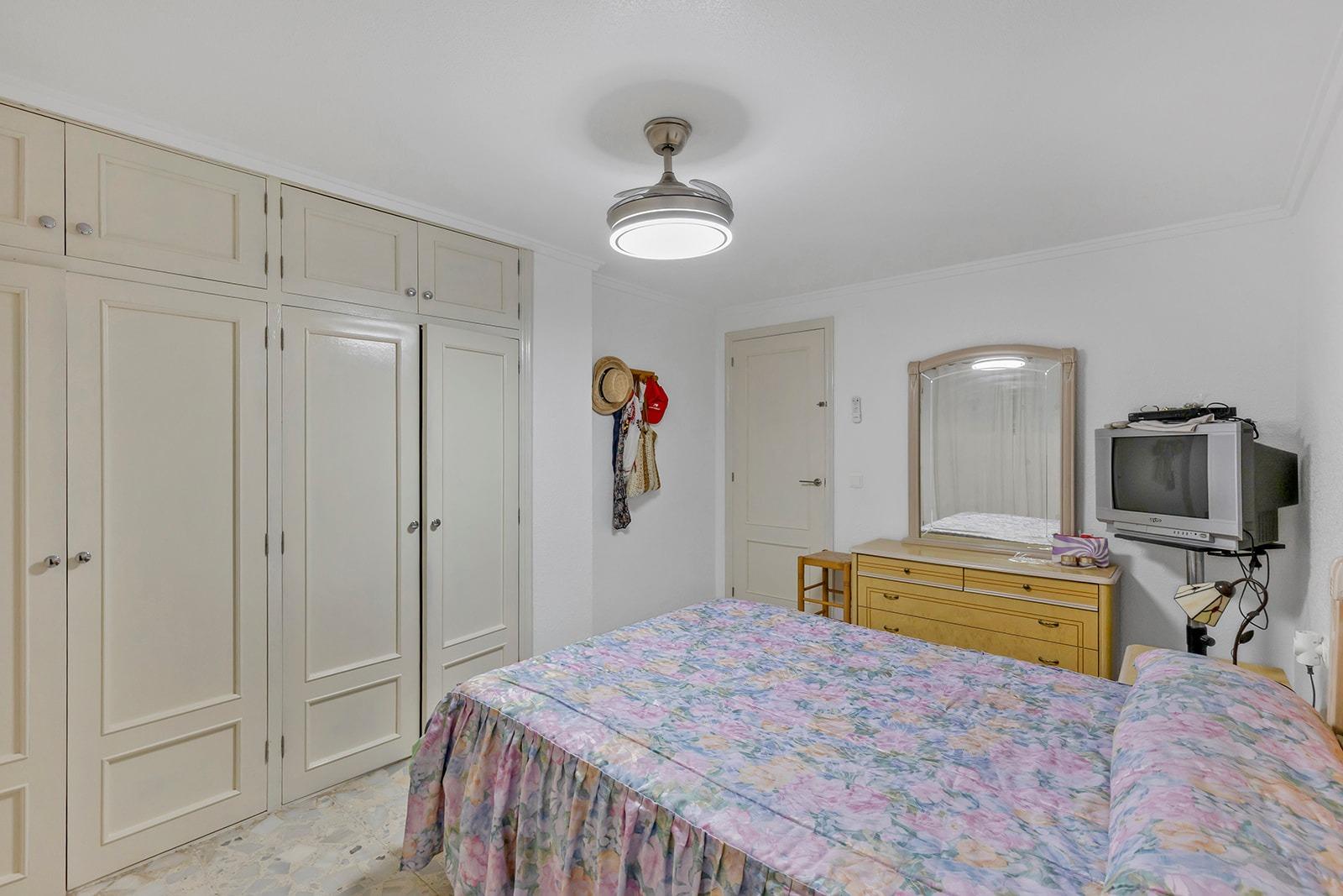 Built-in wardrobes in bedroom, corner bungalow, La Mata, Torrevieja