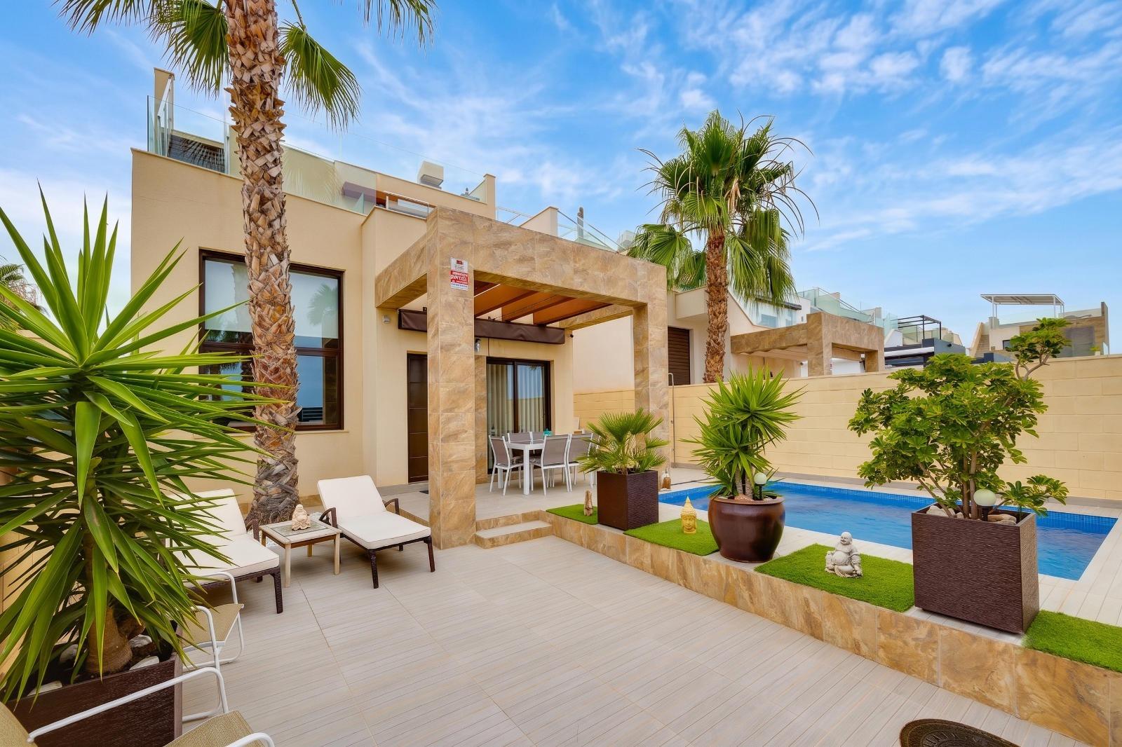 Private pool and outdoor terrace area, 3-bedroom villa, Pueblo Bravo