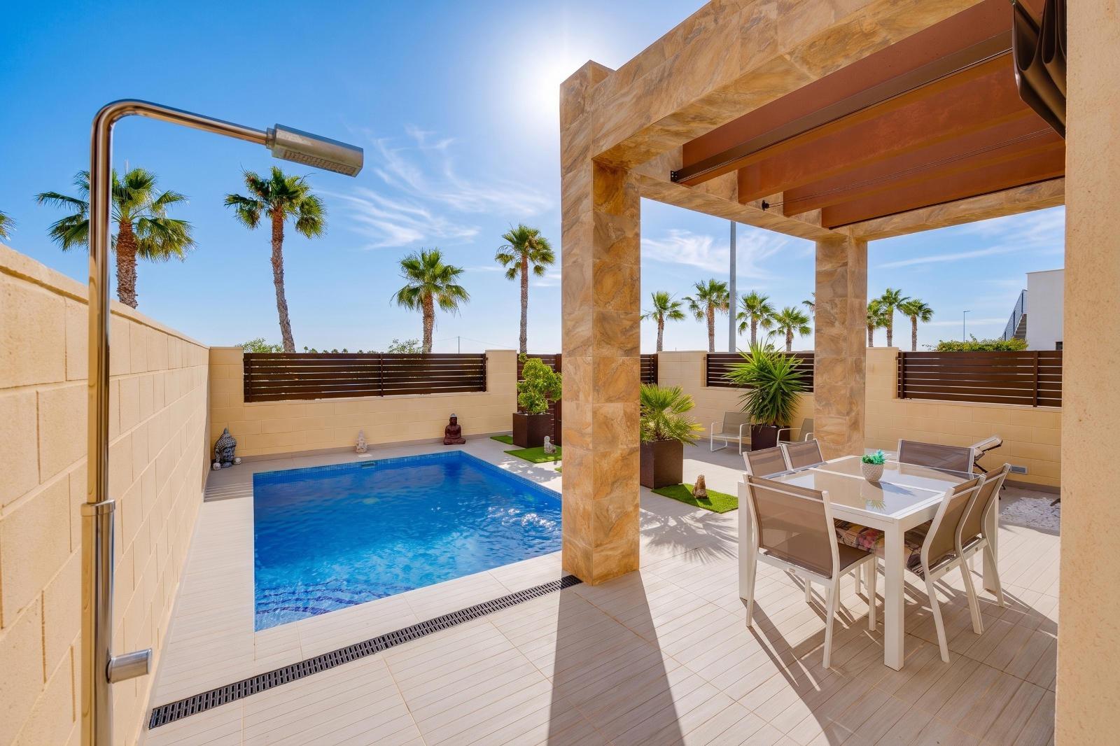 Kitchen with fitted units, 3-bedroom villa, Pueblo Bravo