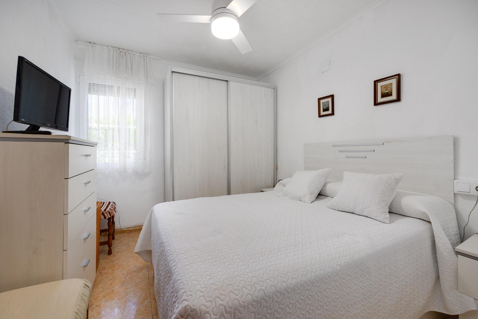Corner plot garden and outdoor space, 2-bedroom villa, Torretas, Torrevieja