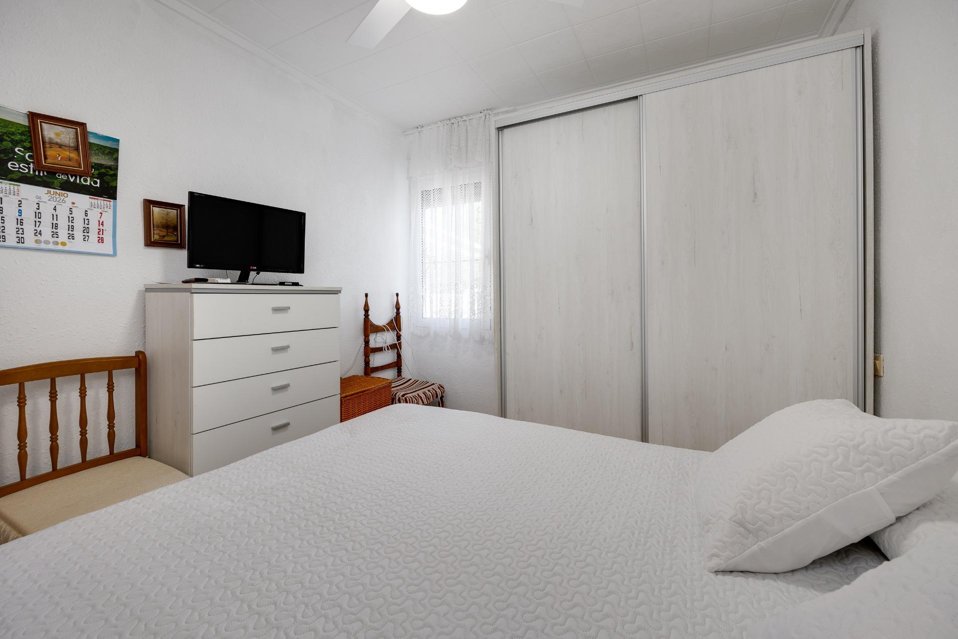 Side aspect of corner-plot villa showing plot extent, Torretas, Torrevieja