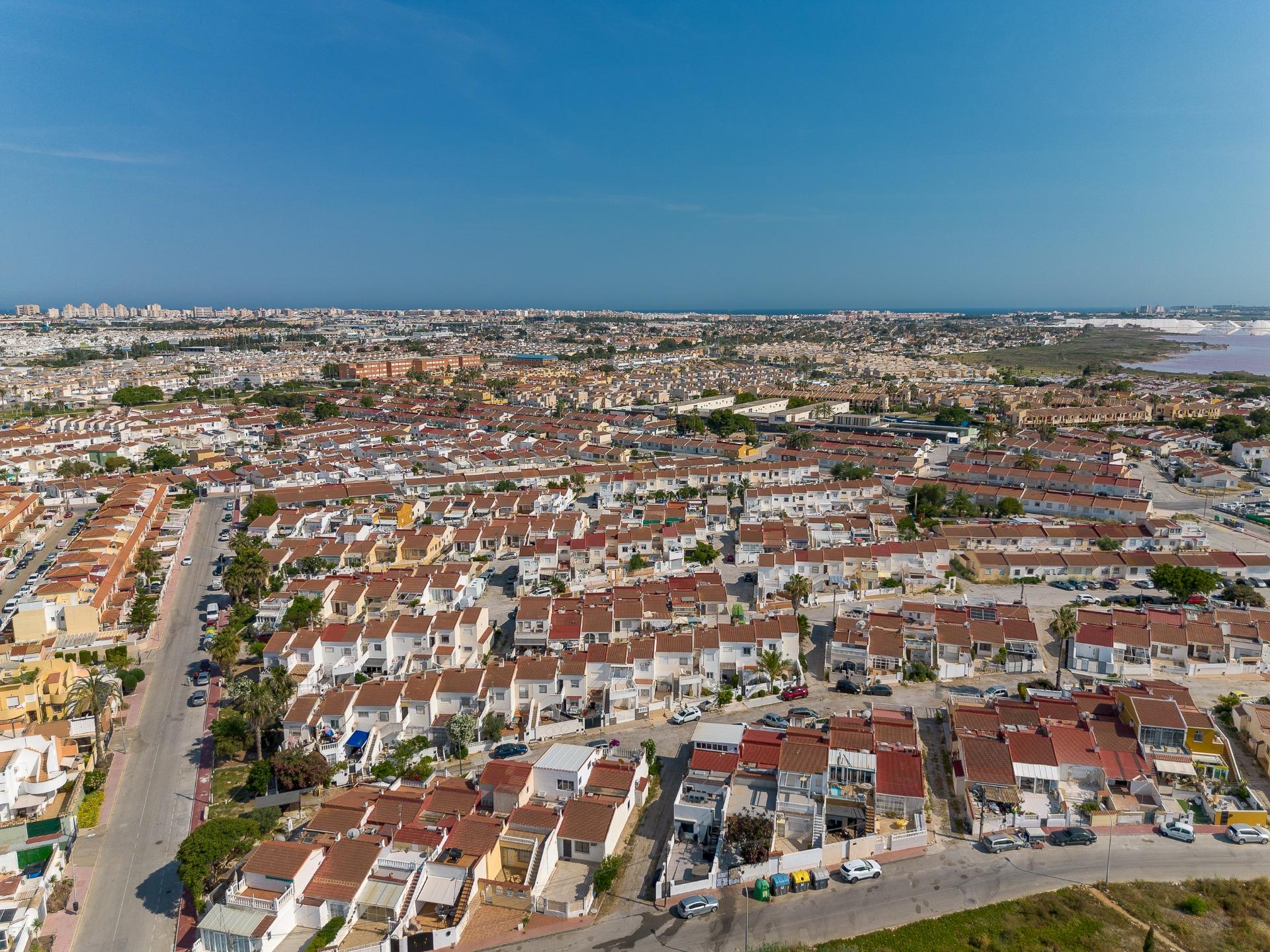 Corner-plot boundary and exterior angle of villa, Torretas, Torrevieja