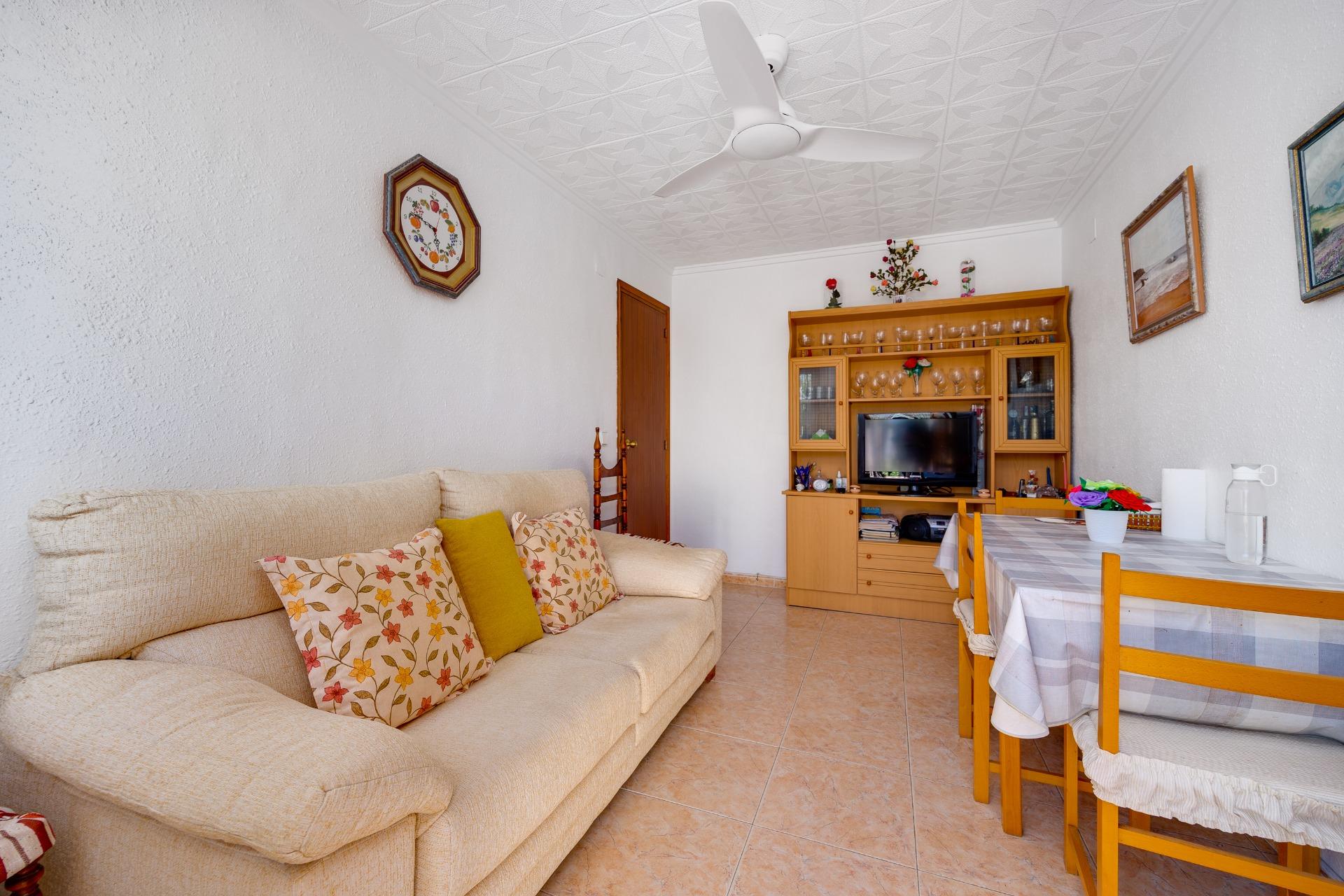 Separate kitchen with fitted appliances in 2-bedroom villa, Torretas, Torrevieja