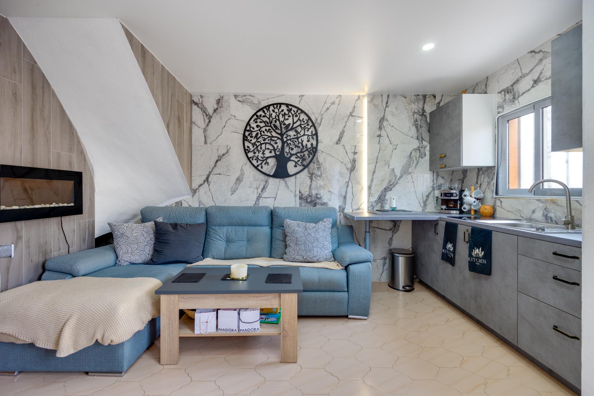 Interior hallway with tiled floor, 2-bedroom bungalow, La Siesta, Torrevieja