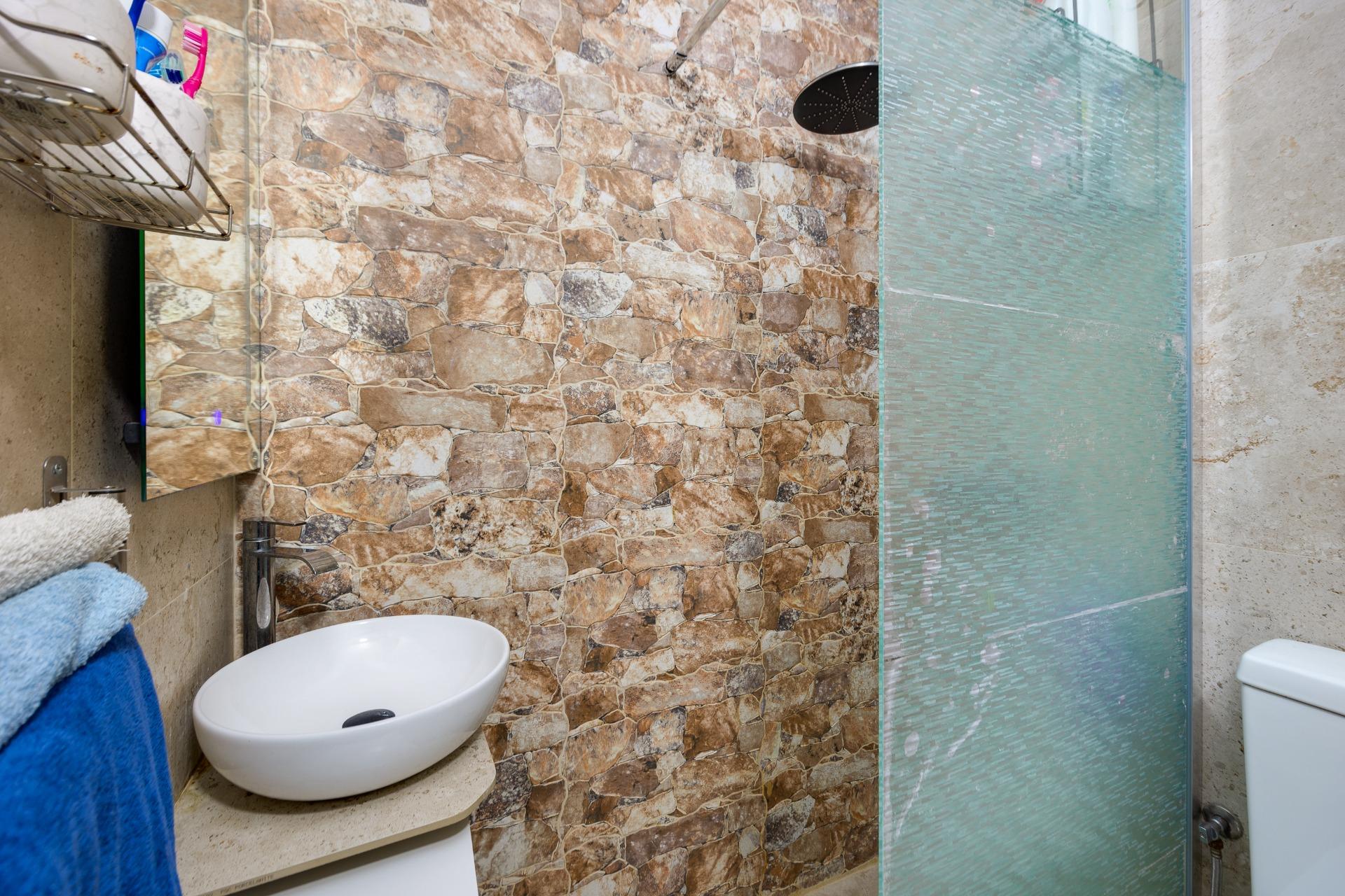 Bathroom wall tiling and fittings, 2-bedroom bungalow, La Siesta, Torrevieja