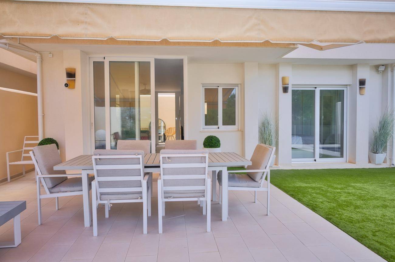 Private pool area of 4-bedroom villa, Lomas de Don Juan