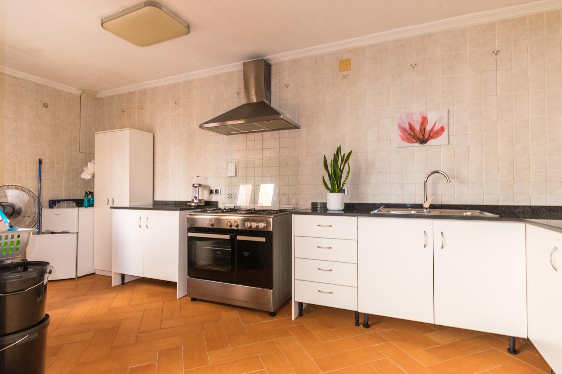 Second upper-floor bedroom in 4-bedroom villa, Calle Azorín, Torrevieja