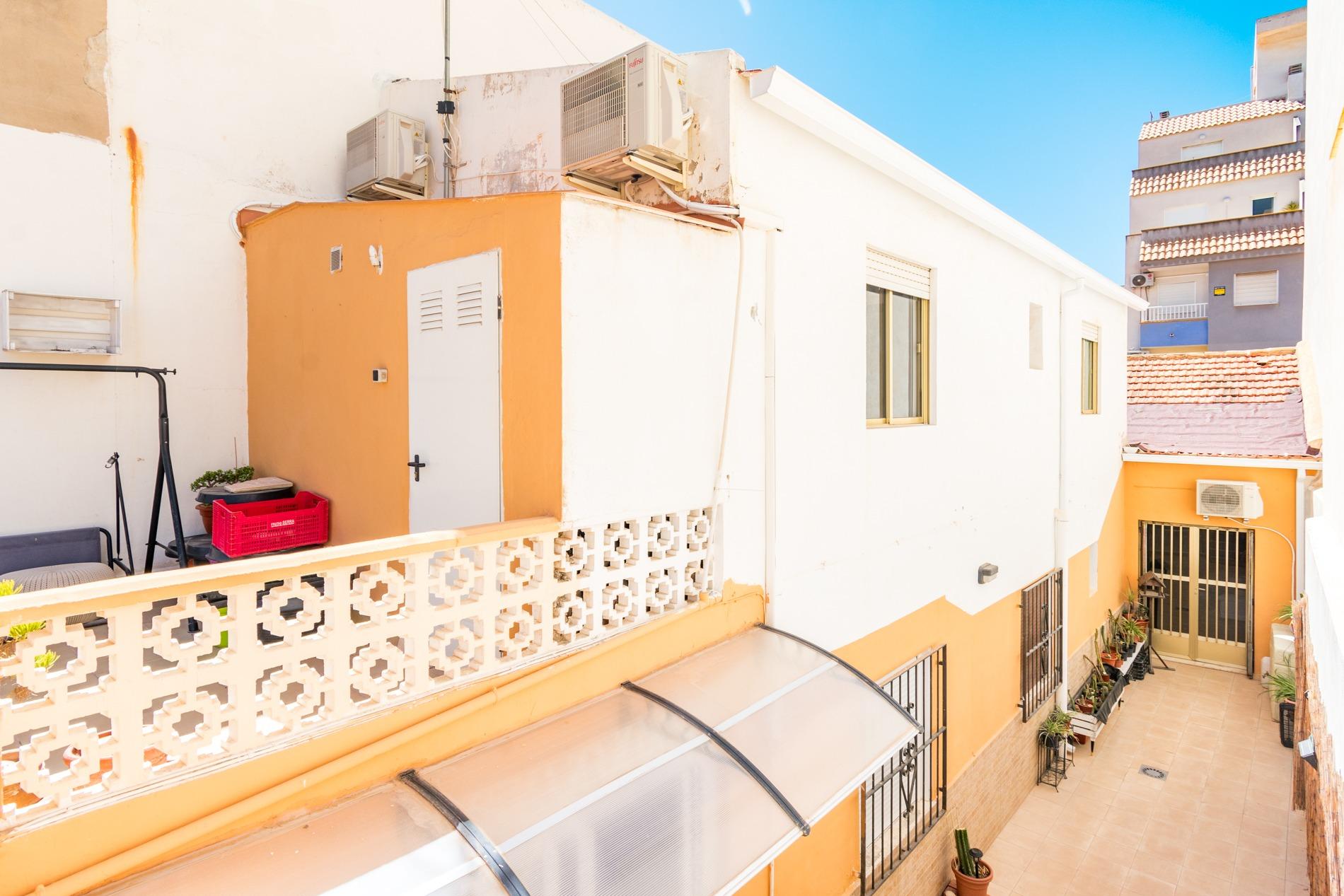Upper-floor corridor in two-storey villa, Calle Azorín, Torrevieja