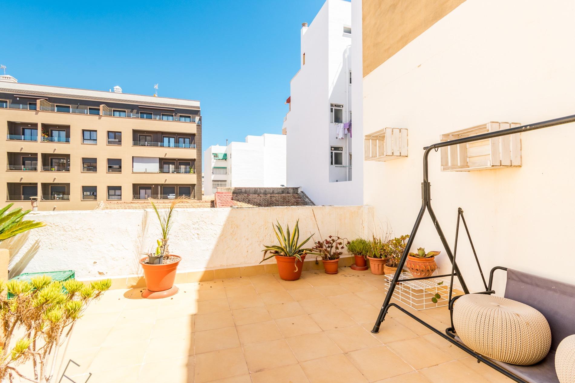 Ground-floor bathroom fittings, villa on Calle Azorín, Torrevieja