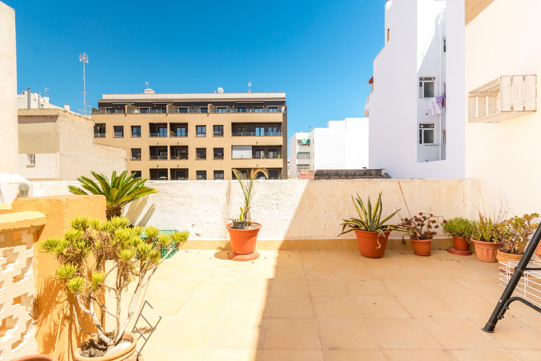 Exterior rear view of 150m2 plot, villa in Torrevieja Centre
