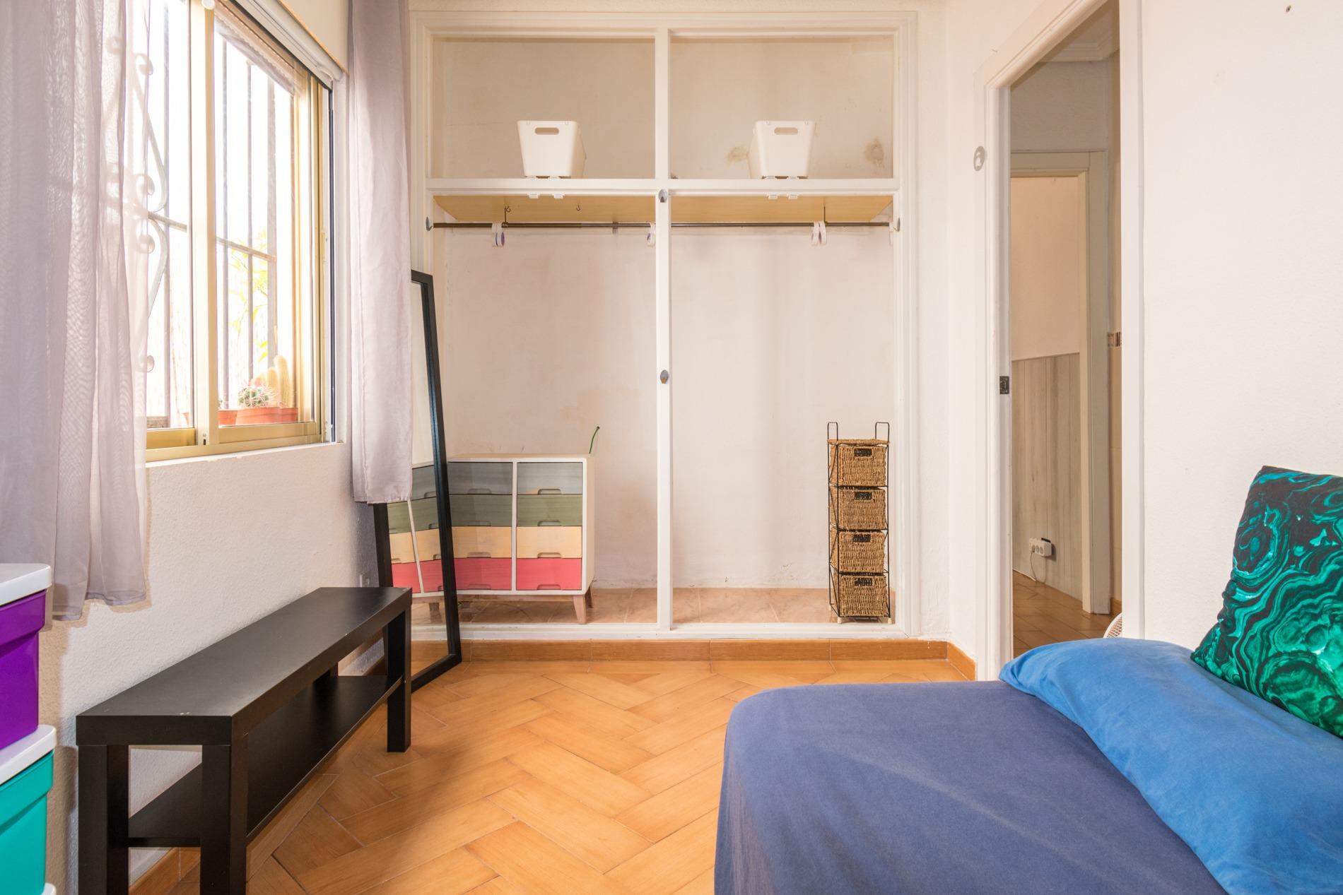 Upper-floor bedroom with window, 4-bedroom villa, Torrevieja Centre