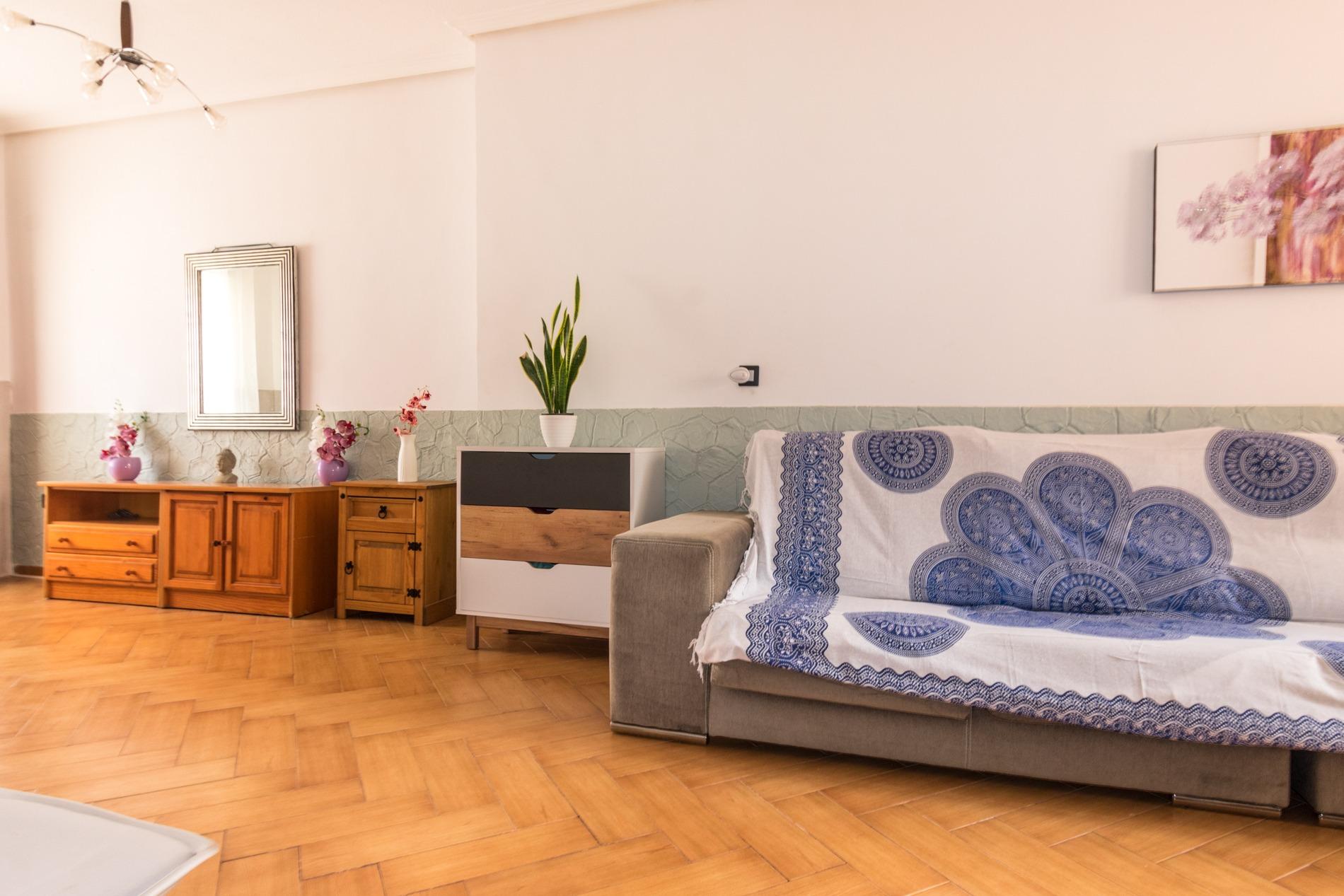 Open-plan kitchen area on ground floor of villa in Torrevieja Centre