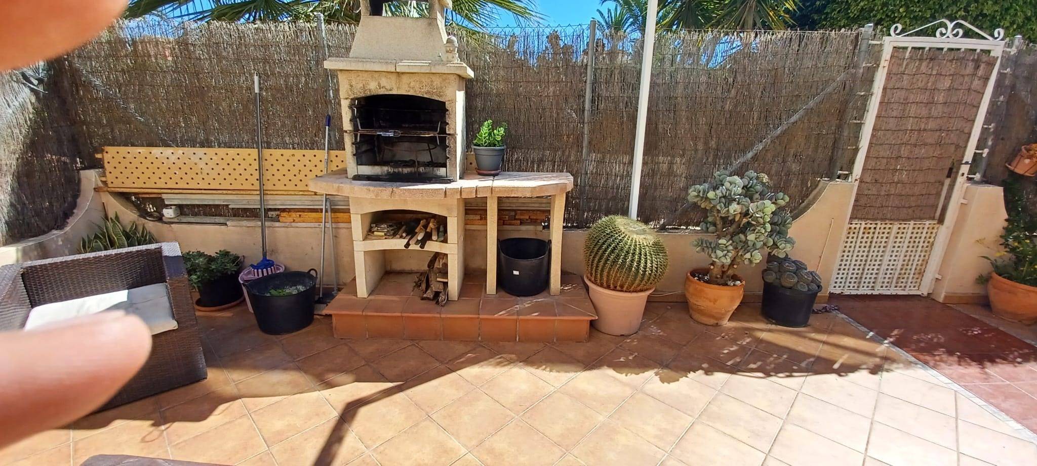 Garden outlook from ground-floor bungalow, Los Almendros-La Florida