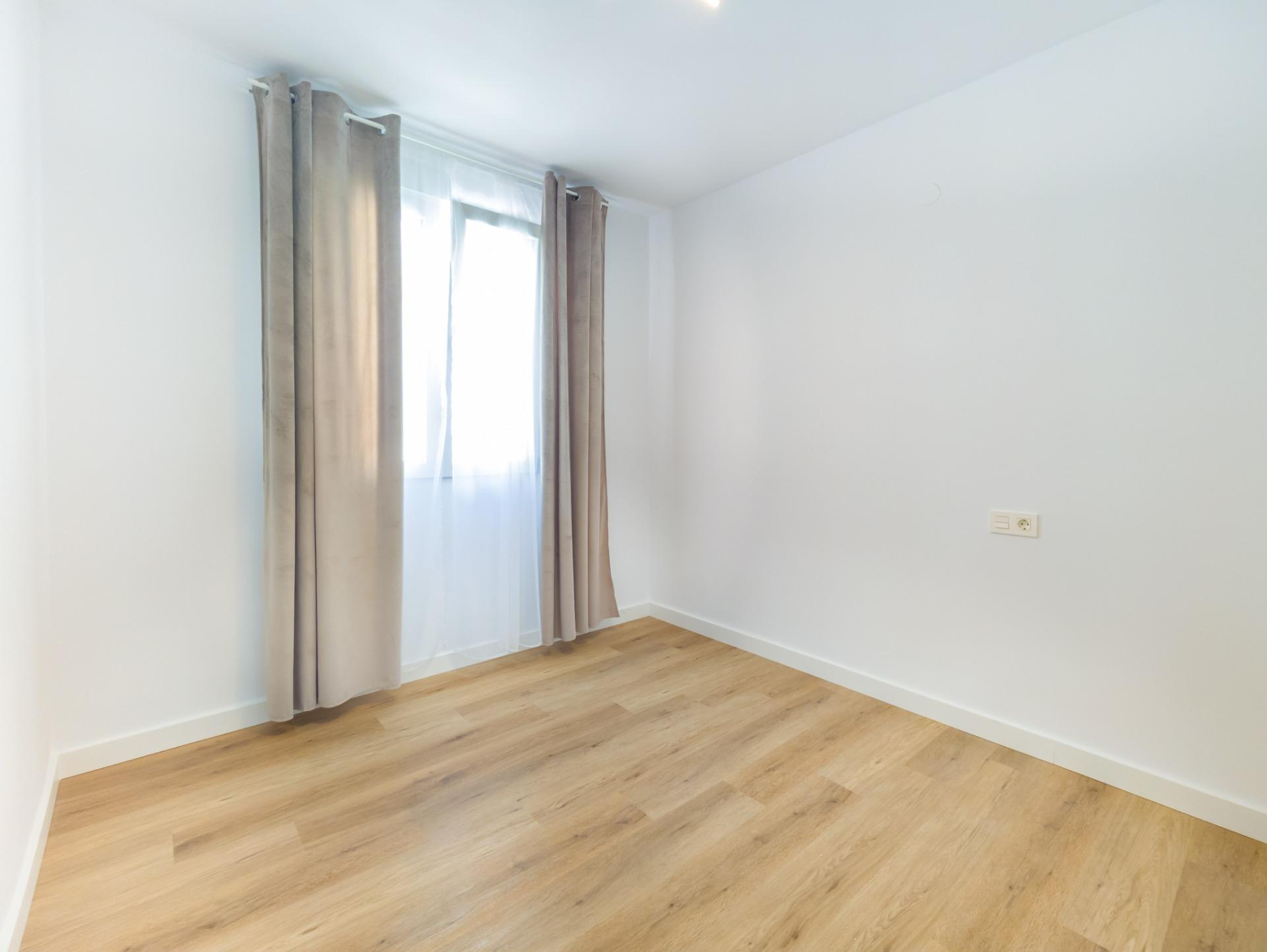 Terrace railing and sea view, 4th-floor apartment, Playa del Cura, Torrevieja