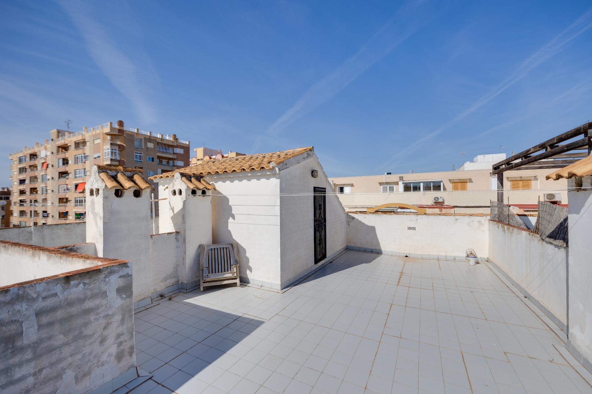 Landscaped communal area beside pool, Torrevieja