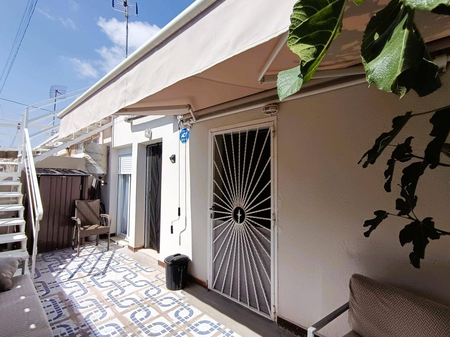 Entrance courtyard of 1-bedroom bungalow in La Siesta, Torrevieja