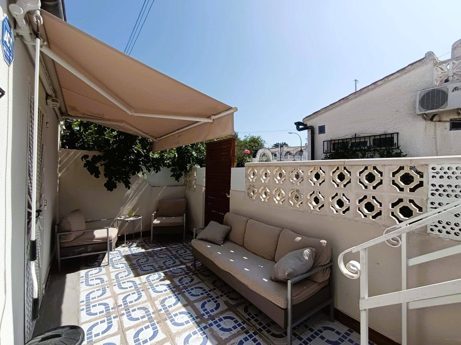 Living room in 1-bedroom bungalow, La Siesta, Torrevieja