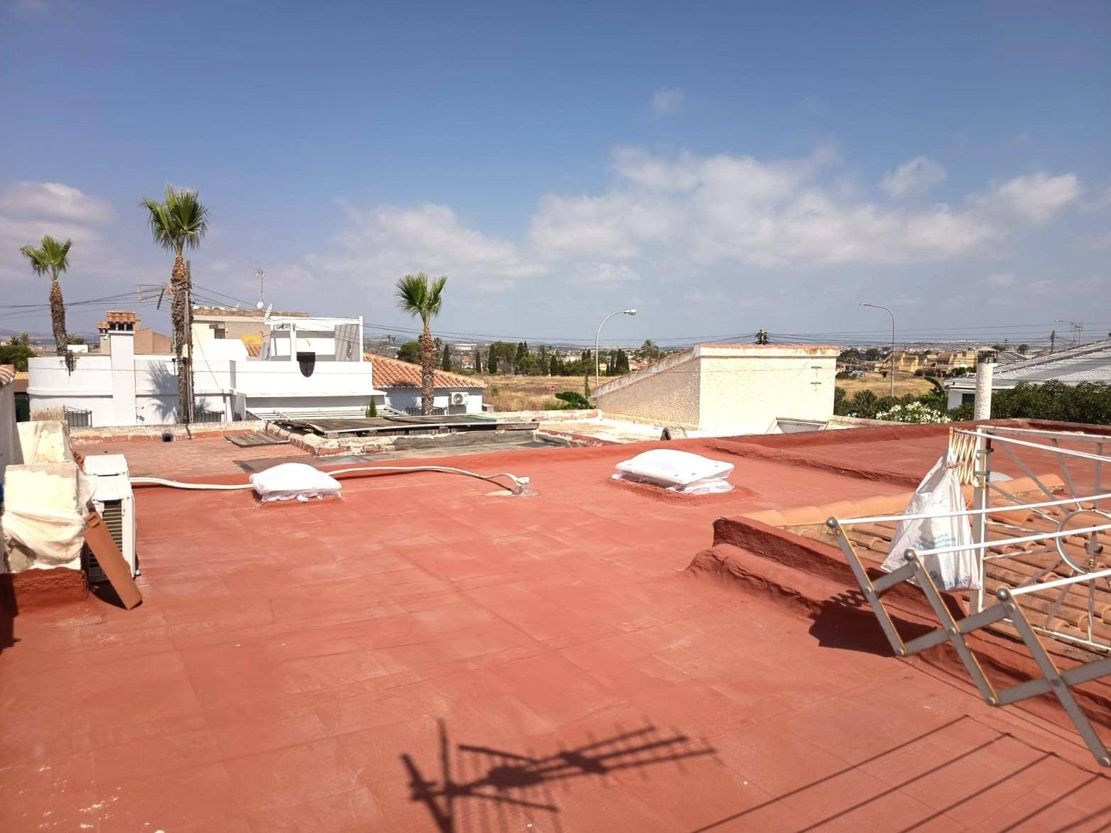 Kitchen with dining area in bungalow, La Siesta, Torrevieja