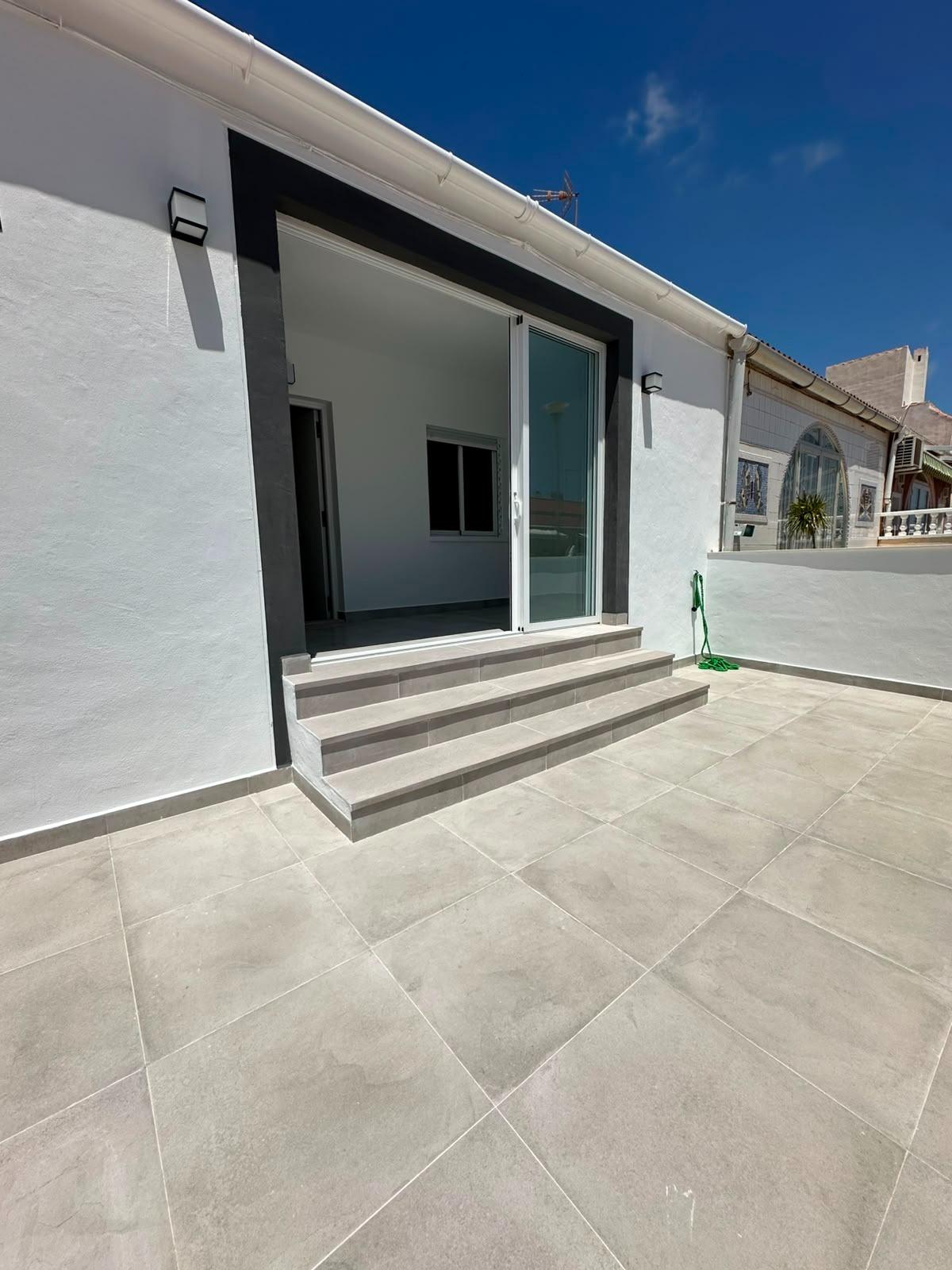 Living area in 2-bedroom bungalow, La Siesta, Torrevieja