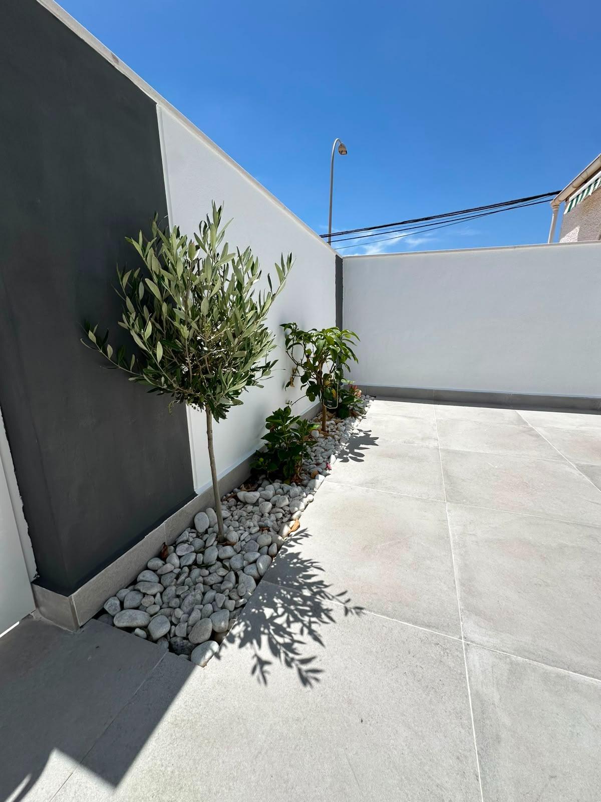 Terrace in 2-bedroom bungalow, La Siesta, Torrevieja