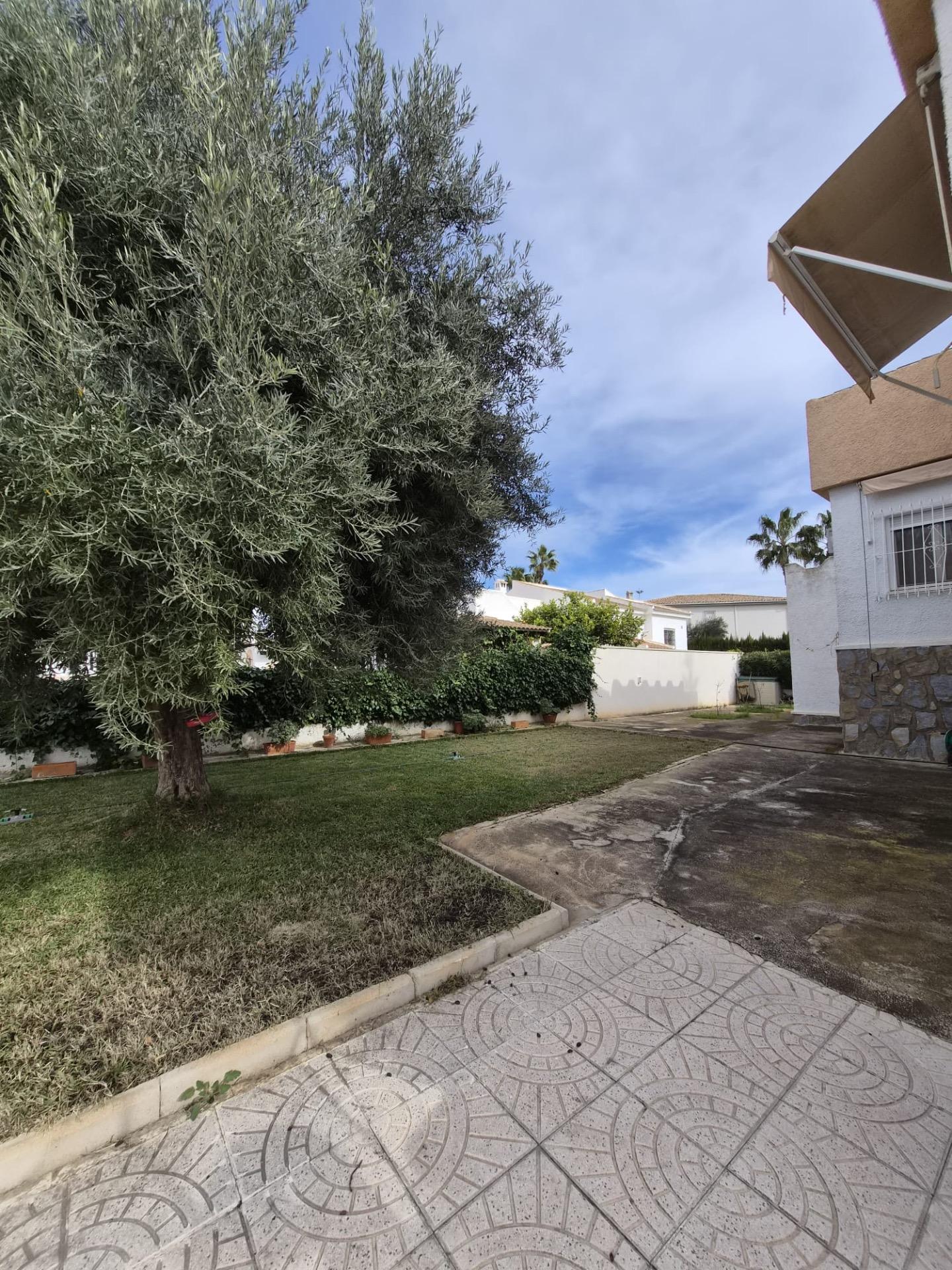 Front facade of 4-bedroom villa in El Chaparral, Torrevieja